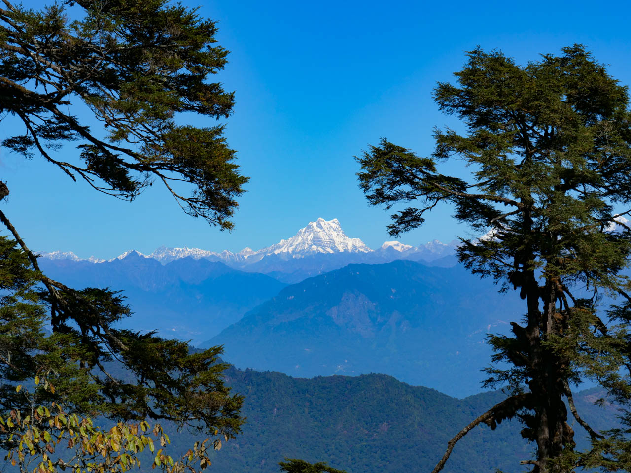 Bhutan, Lungtenzampa