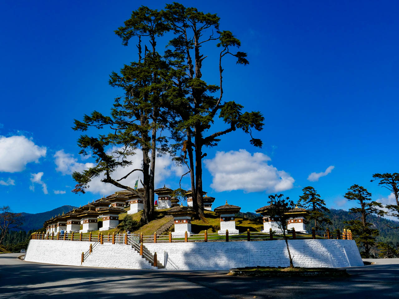 Bhutan, Lungtenzampa