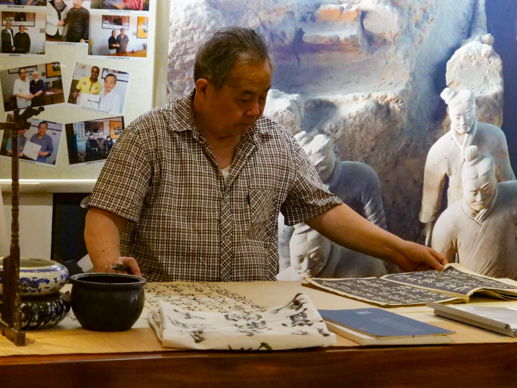 China, CHN, Person X., Qinyongguan, Shaanxi Xi'an Terracotta Arm